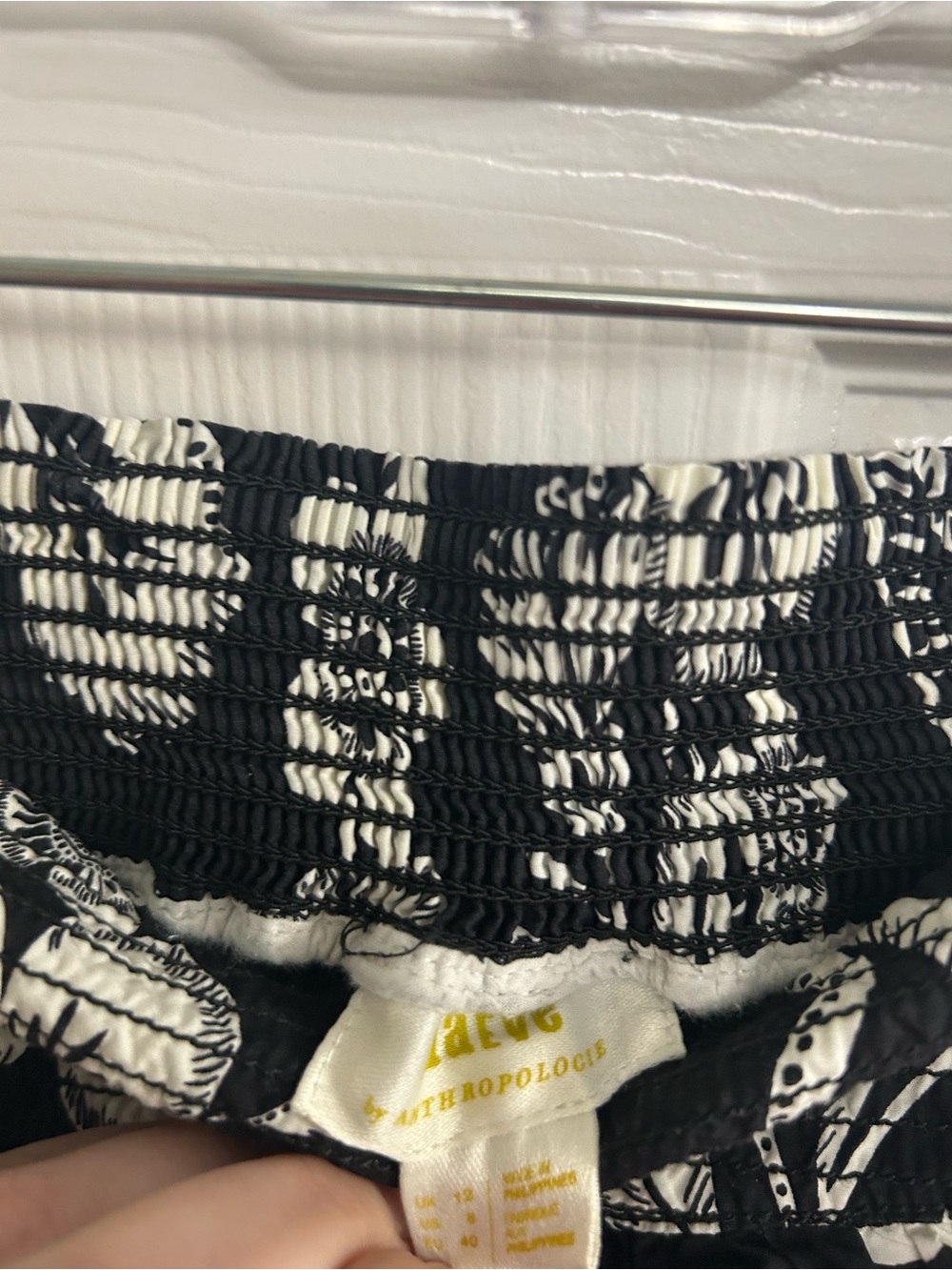 Maeve by Anthropologie Escape Floral Shorts Black White Pull On Size 8 - Picture 5 of 7